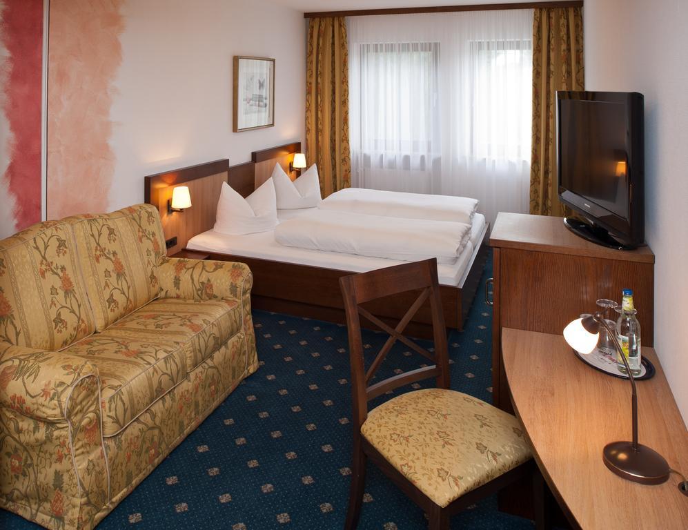 Sindersdorfer Hof Hotel Хилполтщайн Стая снимка